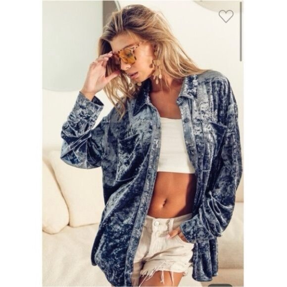 NWT Graphite Blue Crushed Velvet Long Sleeve Button Front Relaxed Fit Top - Picture 3 of 16